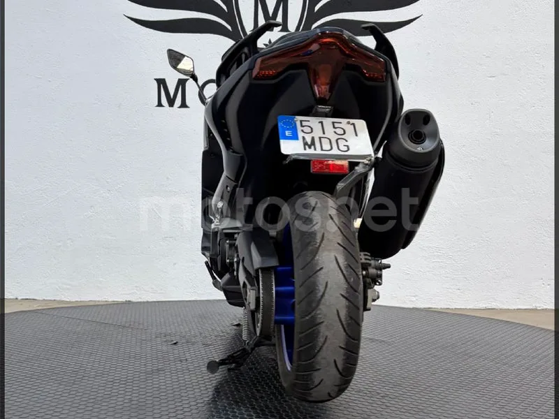 Yamaha TMAX – Vista 10
