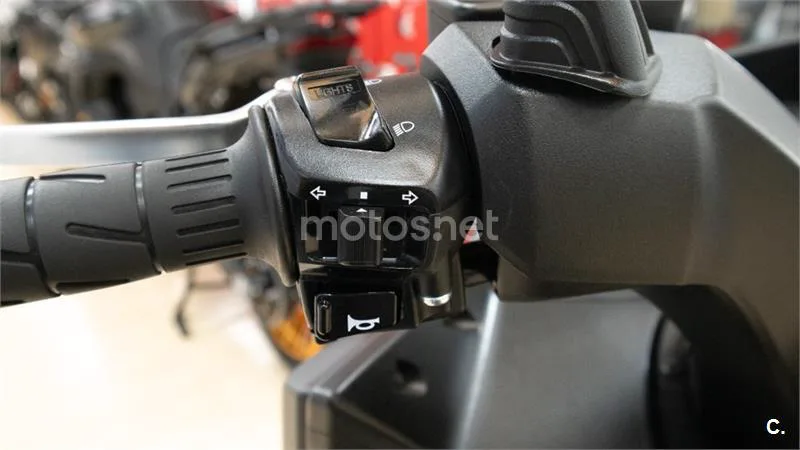 Kymco X-Town CT 300 – Vista 6