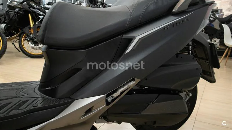 Kymco X-Town CT 300 – Vista 9