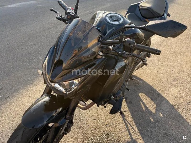 Kawasaki Z800 - Vista 3