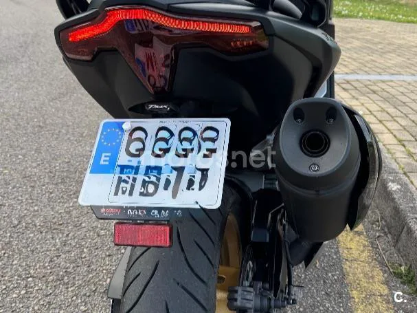 Yamaha TMAX – Vista 5