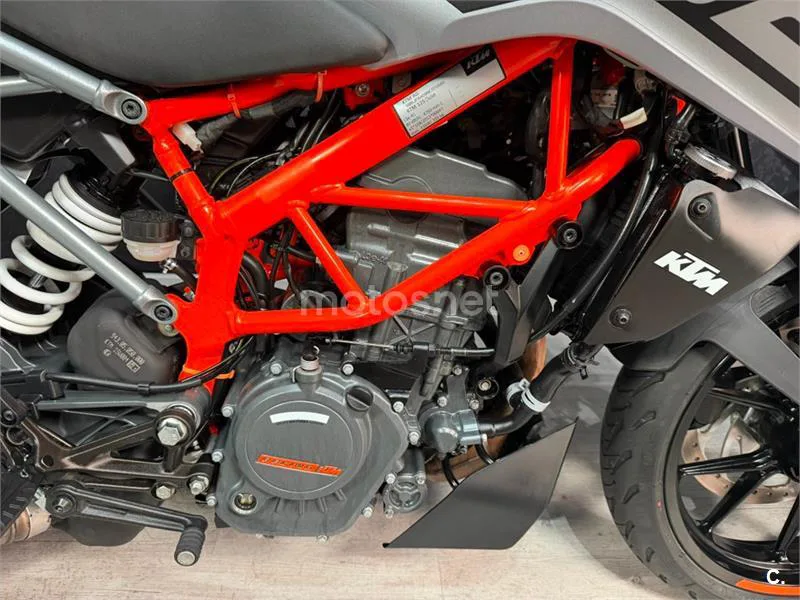 KTM 125 – Vista 14