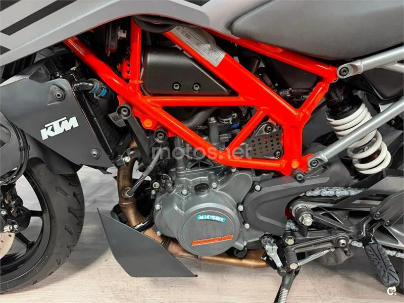 KTM 125 – Vista 15