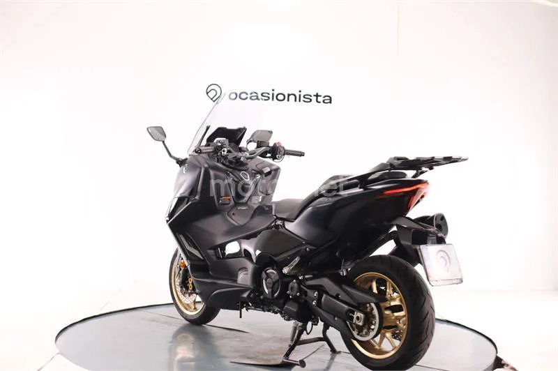 Yamaha TMAX – Vista 3