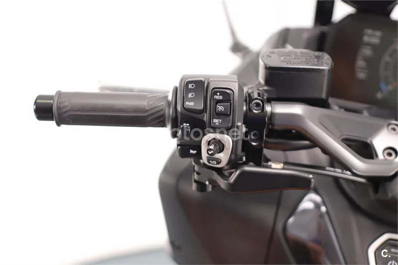 Yamaha TMAX – Vista 6