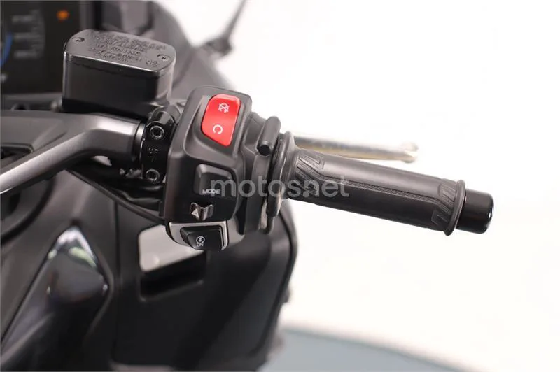 Yamaha TMAX – Vista 7