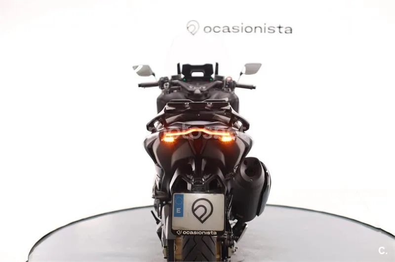Yamaha TMAX – Vista 8