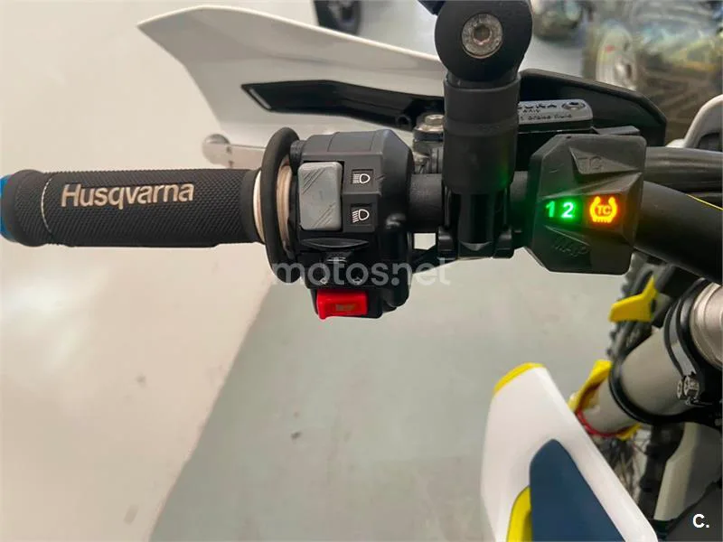 Husqvarna 701 Enduro – Vista 4