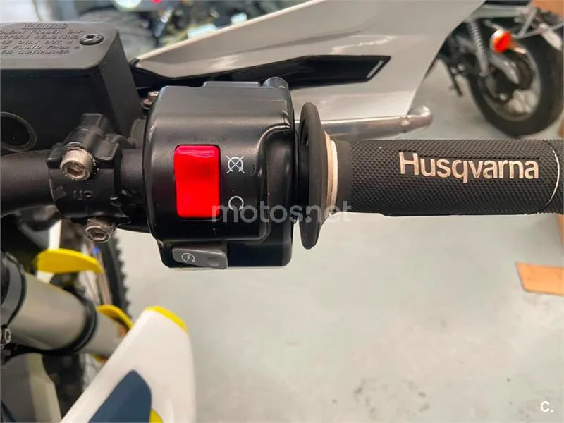 Husqvarna 701 Enduro – Vista 5