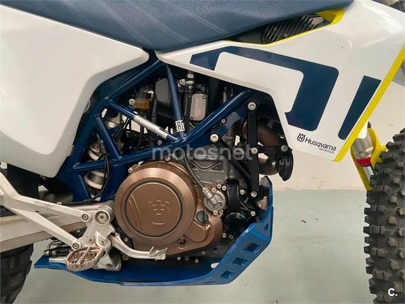 Husqvarna 701 Enduro – Vista 8