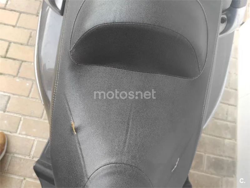 Piaggio X EVO 250 – Vista 4