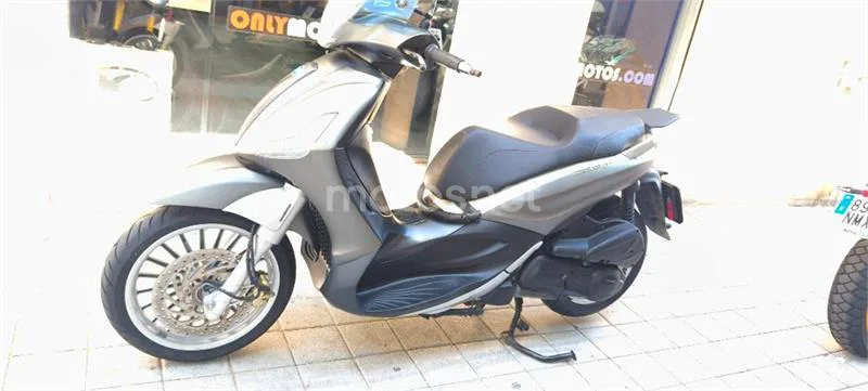 Piaggio Beverly 300 – Vista 28