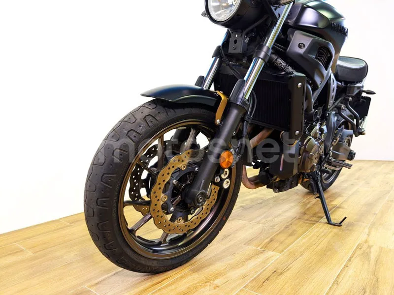Yamaha XSR 700 – Vista 6
