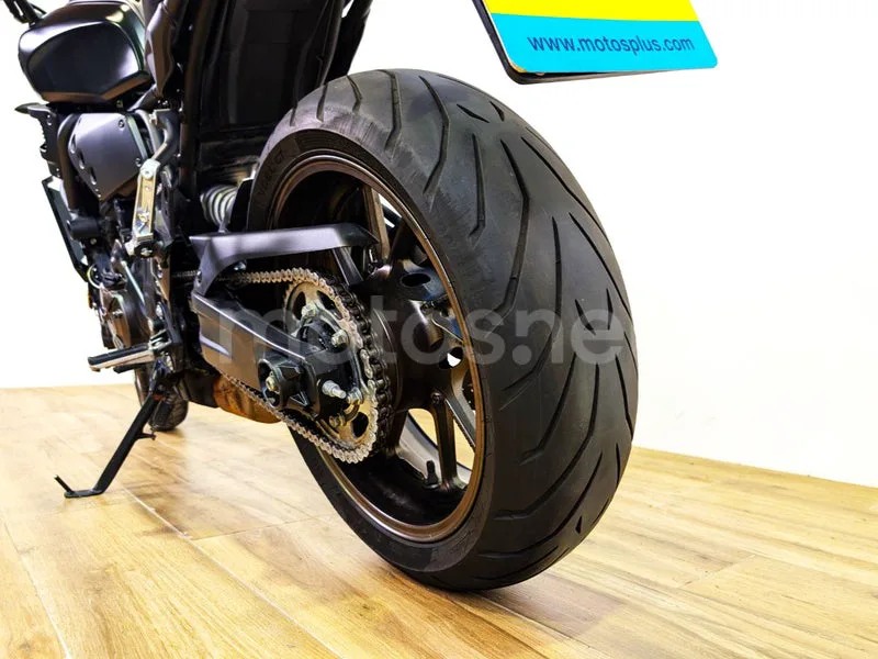 Yamaha XSR 700 – Vista 10