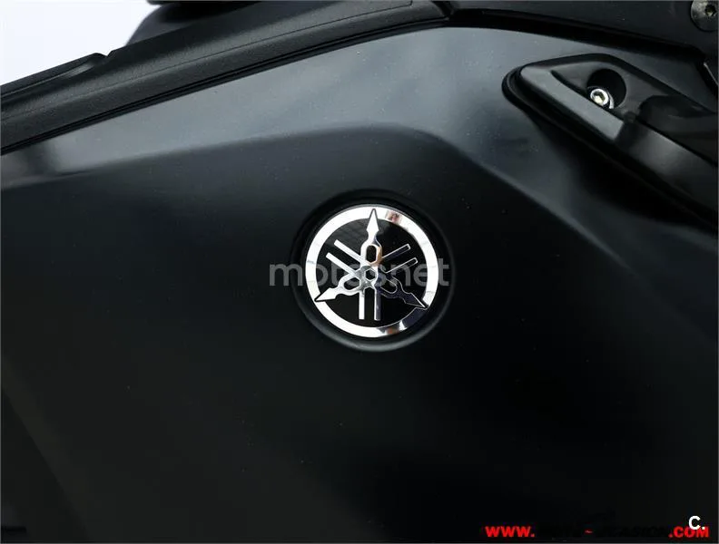 Yamaha TMAX – Vista 9