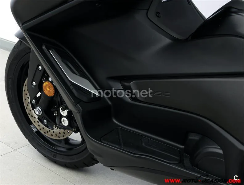 Yamaha TMAX – Vista 10