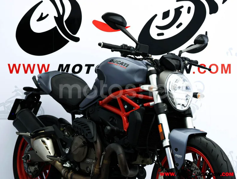 Ducati Monster 821 – Vista 4