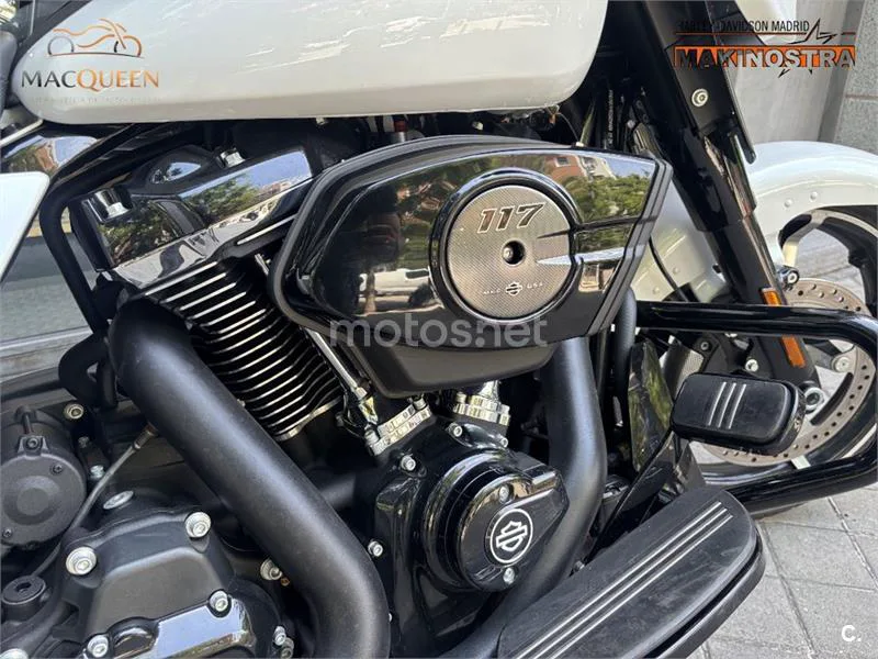 Harley-Davidson Street Glide – Vista 4