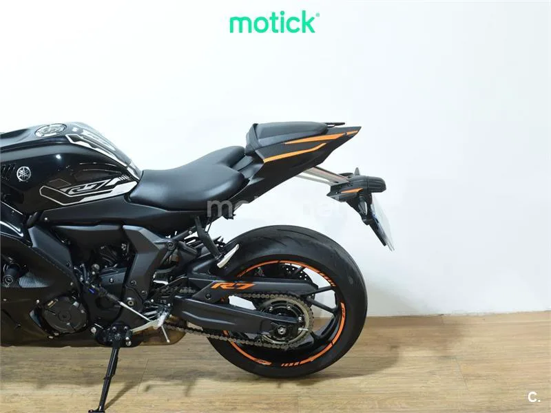Yamaha R7 – Vista 9