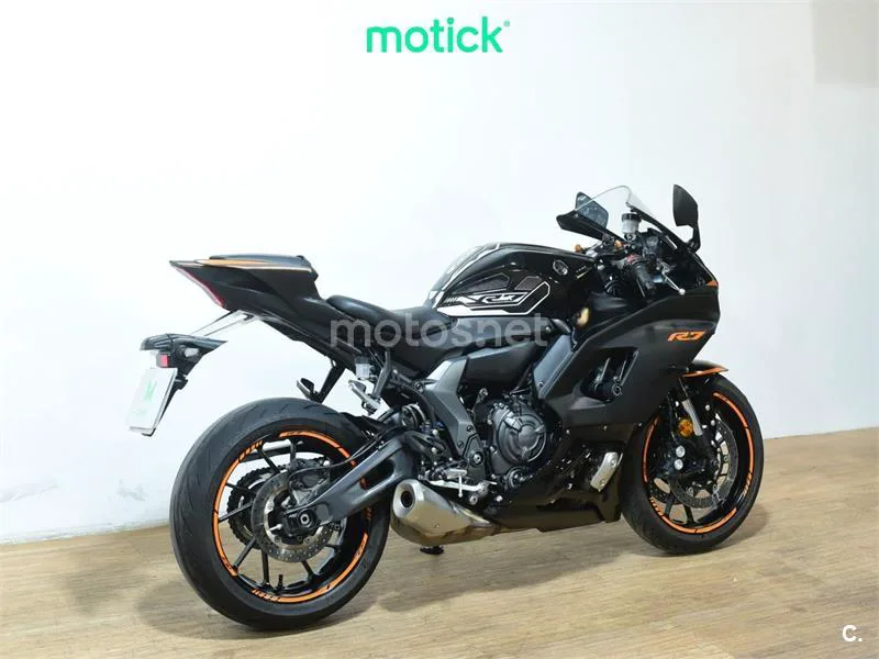 Yamaha R7 – Vista 10