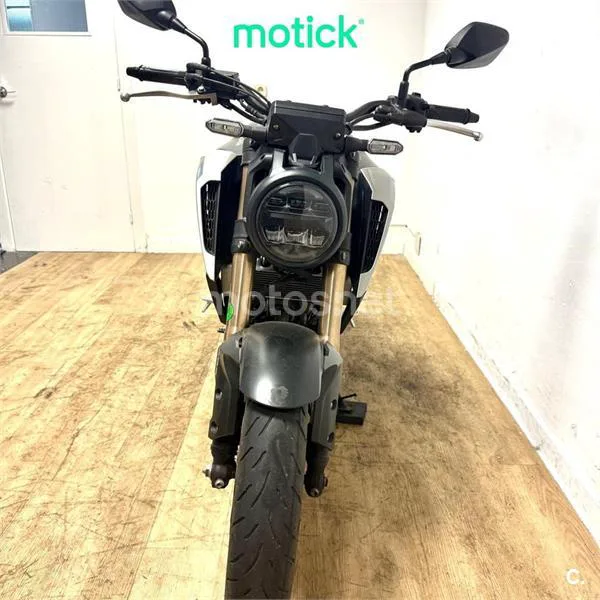 Honda CB 125 R – Vista 12