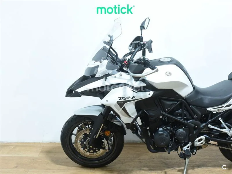 Benelli TRK 502 – Vista 8