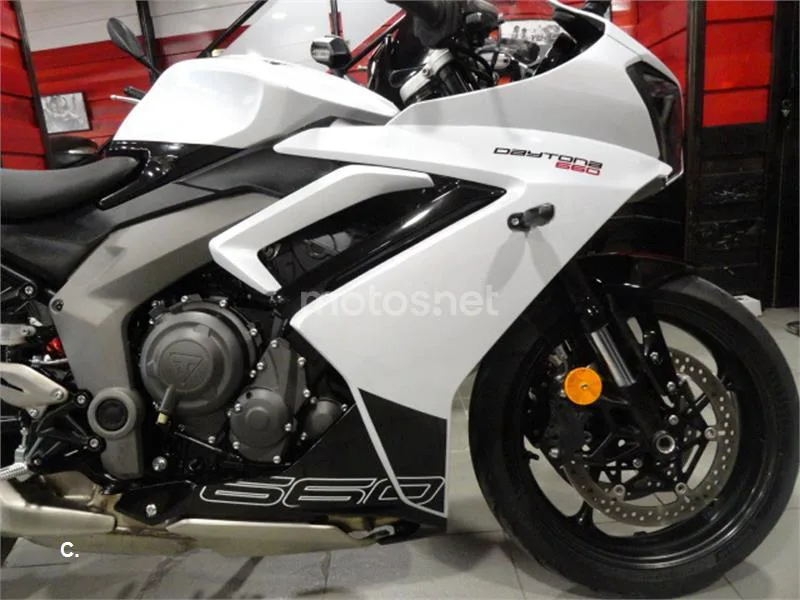 Triumph Daytona 660 – Vista 3