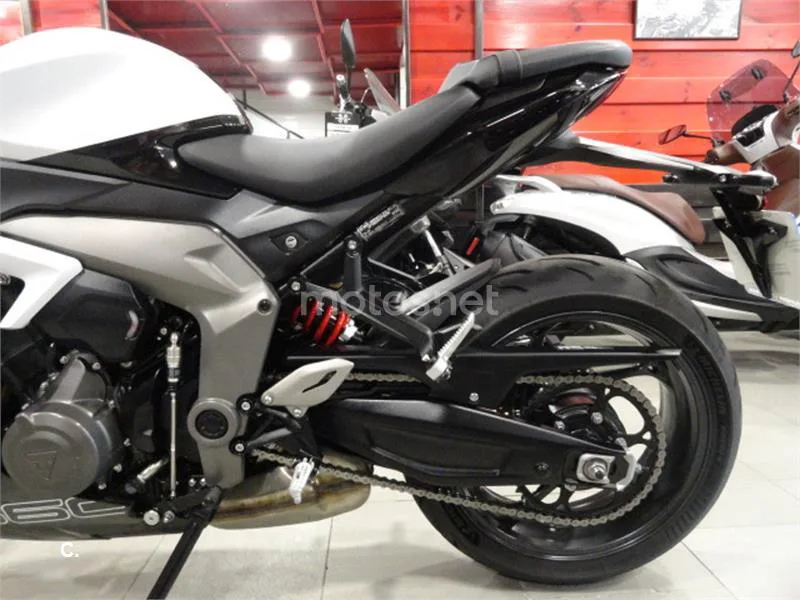 Triumph Daytona 660 – Vista 6