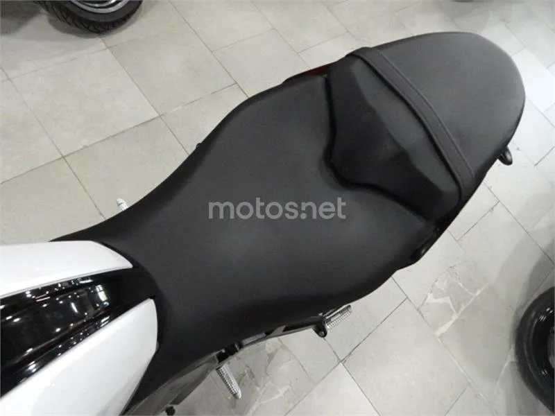 Triumph Daytona 660 – Vista 8