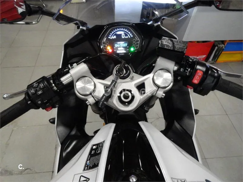 Triumph Daytona 660 – Vista 9