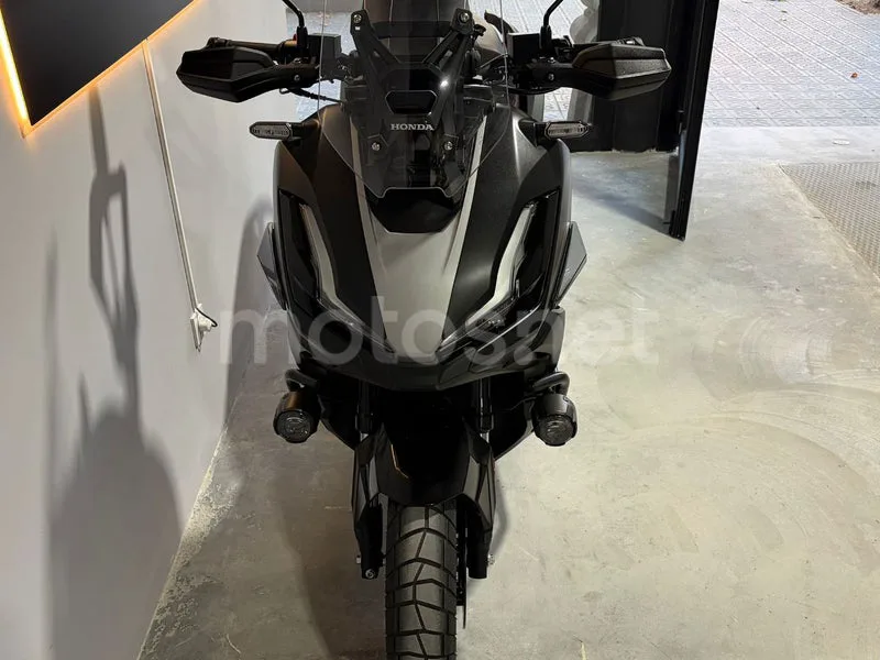 Honda ADV 350 – Vista 11