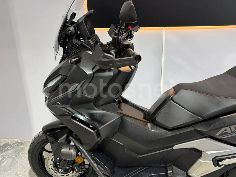 Honda ADV 350 – Vista 3