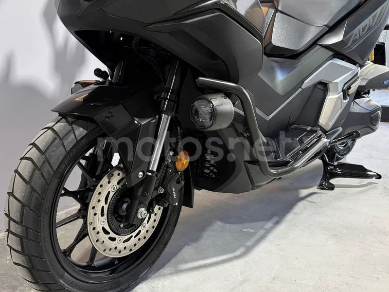 Honda ADV 350 – Vista 4