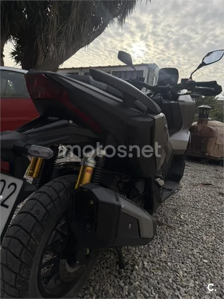 Honda ADV350 - Vista 5