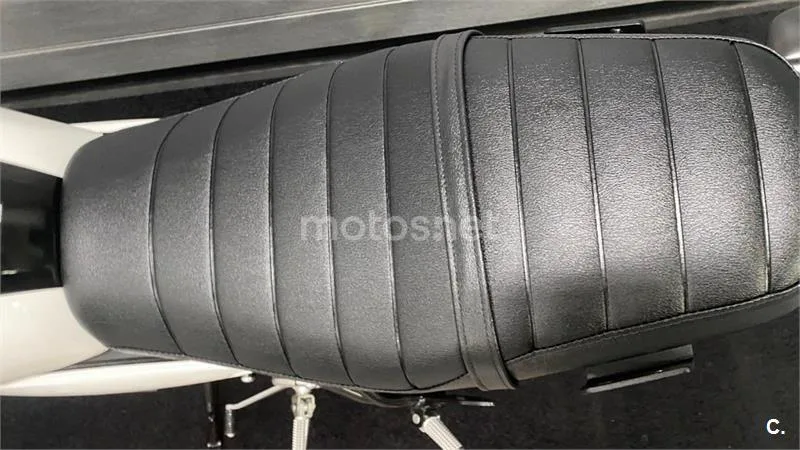 Yamaha XSR 125 – Vista 18