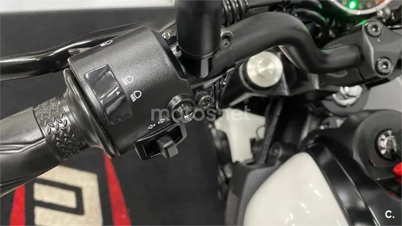 Yamaha XSR 125 – Vista 20