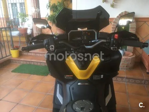 Yamaha TMAX – Vista 5