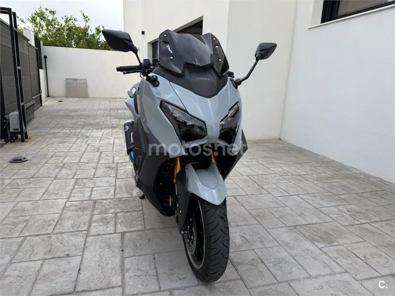 Yamaha TMAX – Vista 3