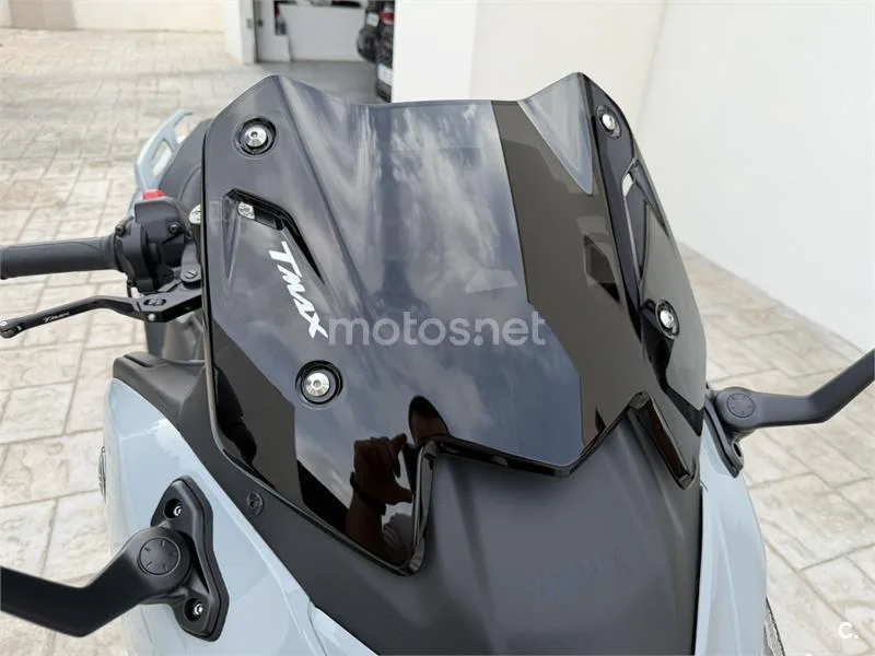 Yamaha TMAX – Vista 6