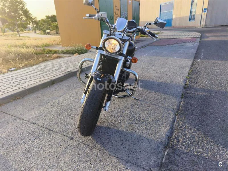 Suzuki Intruder M800 – Vista 12