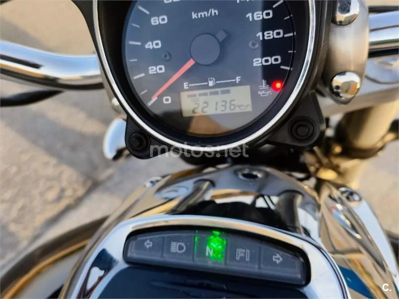 Suzuki Intruder M800 – Vista 15