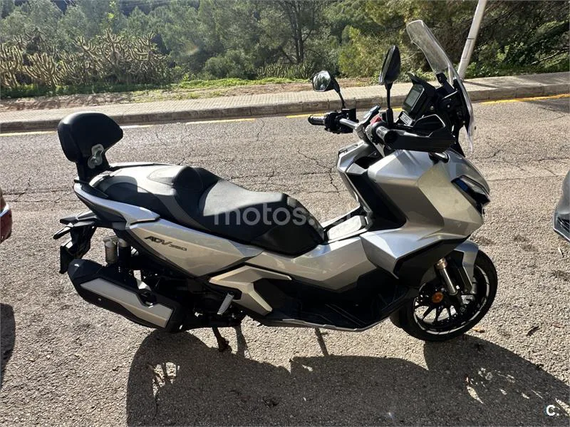 Honda ADV350 - Vista 5