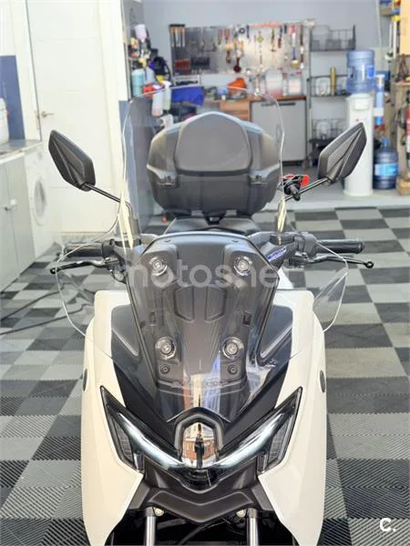 Yamaha NMAX 2750 € 2025 León - 2