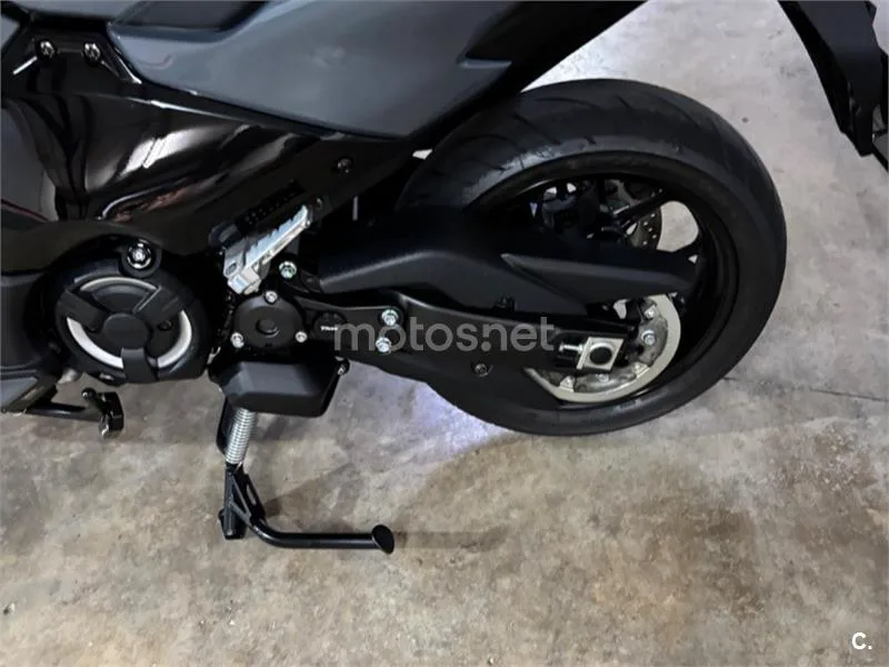 Yamaha TMAX - Vista 11