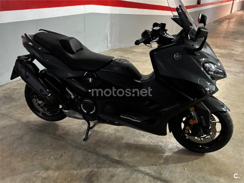 Yamaha TMAX - Vista 3