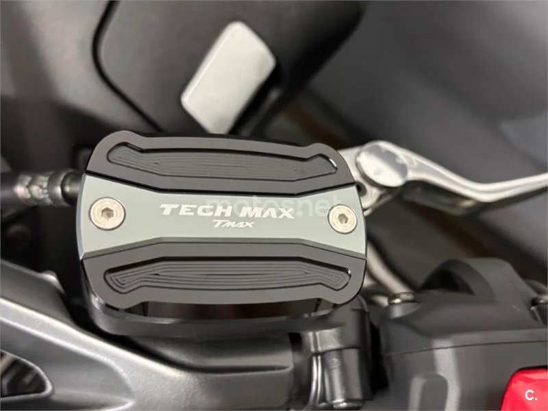 Yamaha TMAX - Vista 9