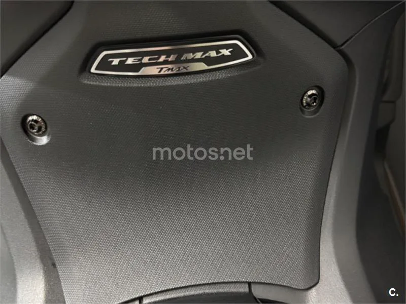 Yamaha TMAX - Vista 10