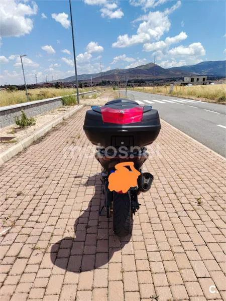 Yamaha TMAX – Vista 11