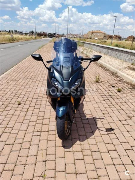 Yamaha TMAX – Vista 3