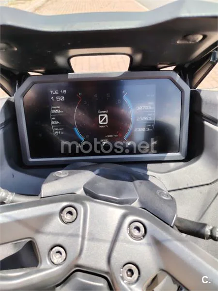 Yamaha TMAX – Vista 5